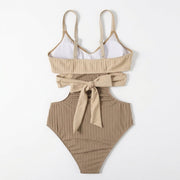 Damen-Badeanzug mit Rippenstruktur, Cut-Out-Details und Wickel-Taille