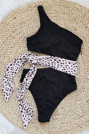 Damen-Bikini-Set mit Ein-Schulter-Oberteil und hoch geschnittener Hose mit Schleifendetail