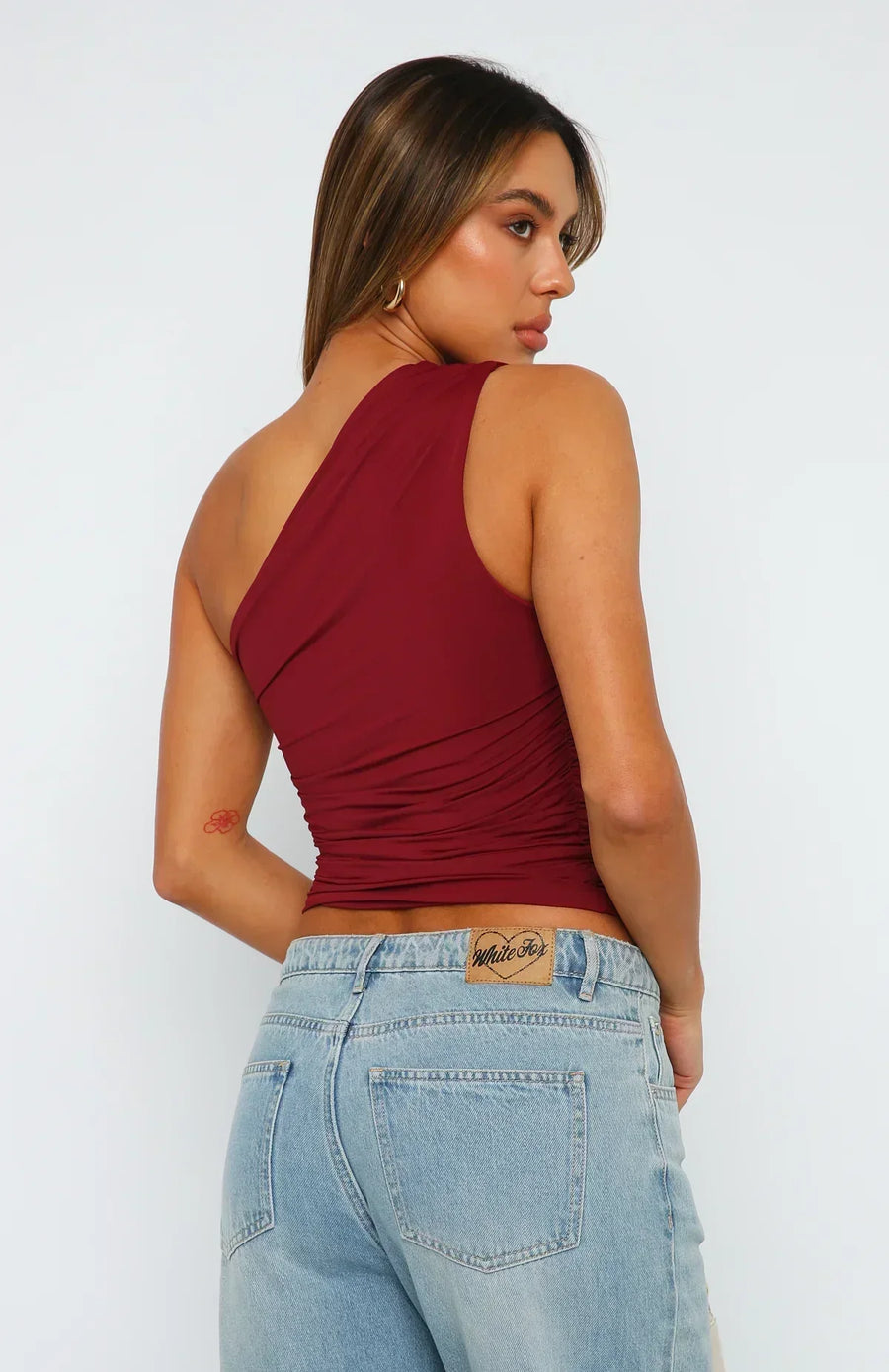 Damen-Bluse mit einseitiger Schulter und Raffungen