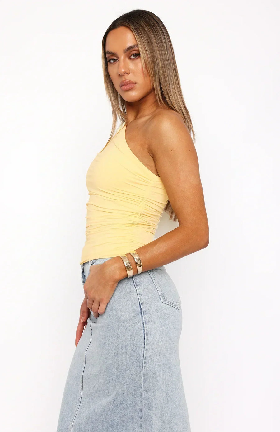 Damen-Bluse mit einseitiger Schulter und Raffungen