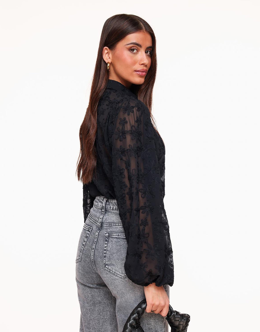 Damen-Bluse mit floraler Stickerei, transparentem Gewebe und Ballonärmeln