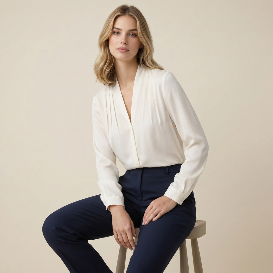 Damen-Bluse mit V-Ausschnitt, Falten-Details und Knopfmanschetten