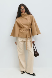 Damen Capejacke mit Stehkragen und Bindegürtel