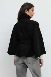 Damen Capejacke mit Stehkragen und Bindegürtel