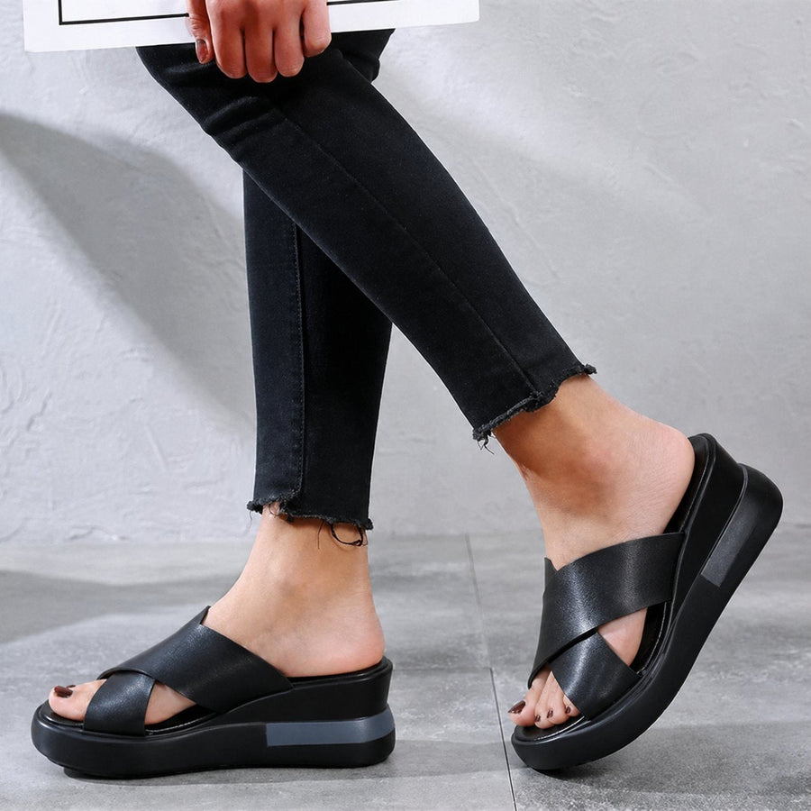 Leonie | Damen Gepolsterte Flache Sandalen Kreuzriemen