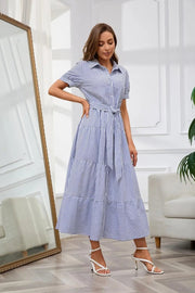 Lena | Damen Gestreiftes Maxi Hemdblusenkleid mit Gürtel und Rüschensaum
