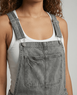 Damen Jeans-Latzhose mit Brusttasche und verstellbaren Trägern