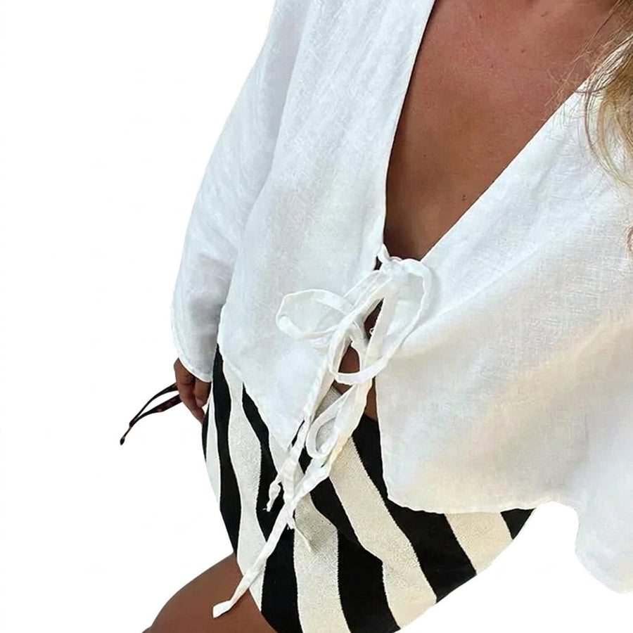 Damen-Kurzbluse mit V-Ausschnitt und Bindebändern
