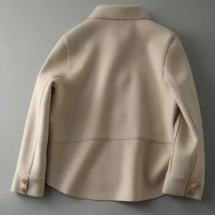 Damen Kurze Jacke in Beige mit Knopfverschluss