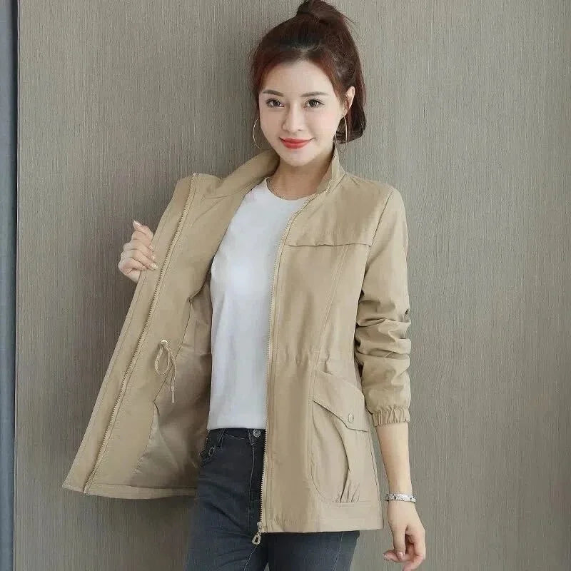 Damen Kurzjacke mit Reißverschluss und Pattentaschen