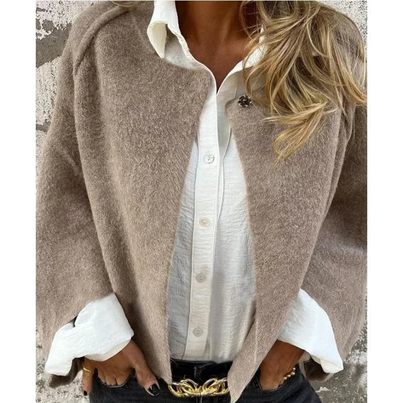 Damen Kurzjacke mit weiten Ärmeln und Knopfdetails