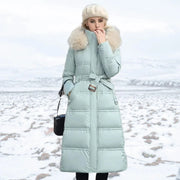 Lange Daunenjacke für Damen mit Kapuze und Kunstfellbesatz