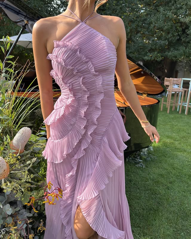 Damen Maxikleid mit Neckholder, Faltenstruktur und Rüschendetails