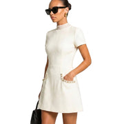 Damen-Minikleid mit kurzen Ärmeln und Perlenbesatz