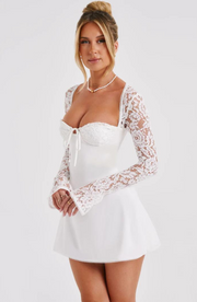 Damen Minikleid mit langen Spitzenärmeln und strukturiertem Brustbereich