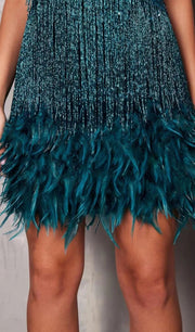 Damen Minikleid mit Spaghettiträgern, Fransenlagen und Federbesatz am Saum