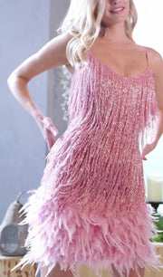 Damen Minikleid mit Spaghettiträgern, Fransenlagen und Federbesatz am Saum