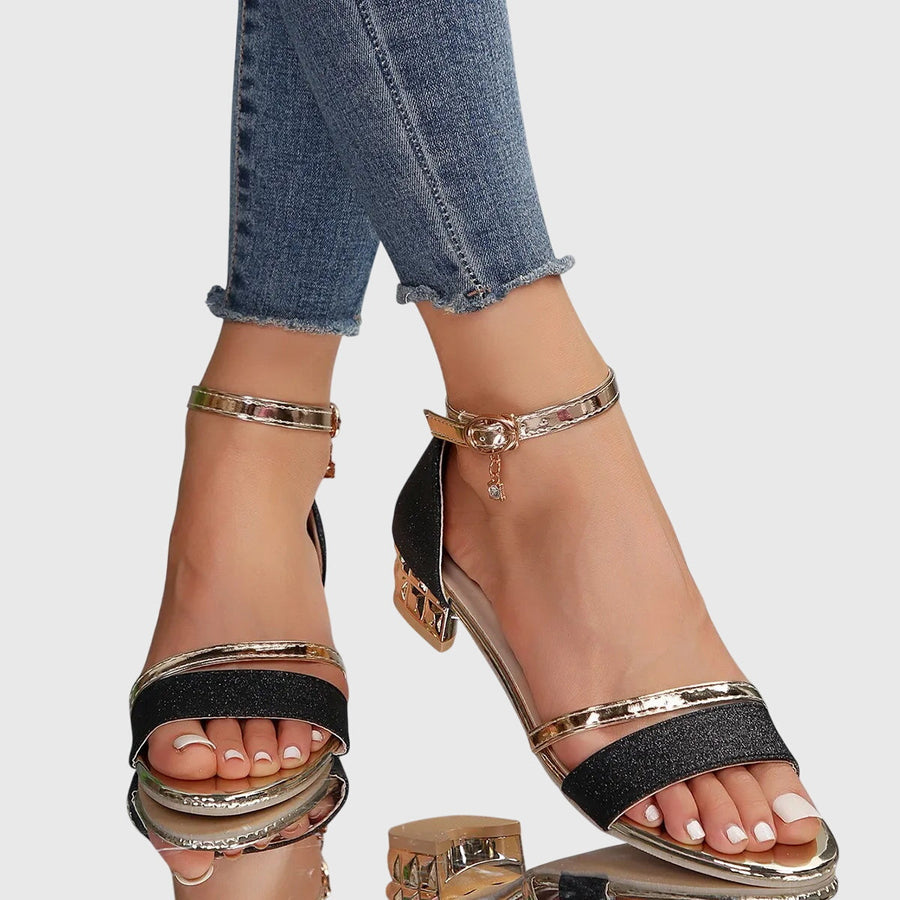 Damen Offene Wedge-Sandalen mit Knöchelriemen und Metallischen Details