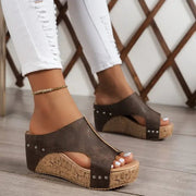 Sophie | Damen Orthopädische Keilabsatz Sandalen mit Nietendetails