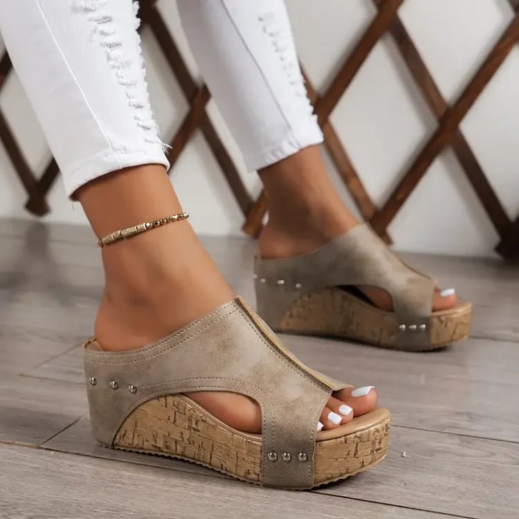 Sophie | Damen Orthopädische Keilabsatz Sandalen mit Nietendetails