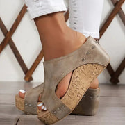 Sophie | Damen Orthopädische Keilabsatz Sandalen mit Nietendetails