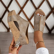 Sophie | Damen Orthopädische Keilabsatz Sandalen mit Nietendetails