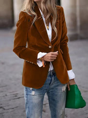 Damen Samtblazer mit Goldknopfdetails und modischem Schnitt