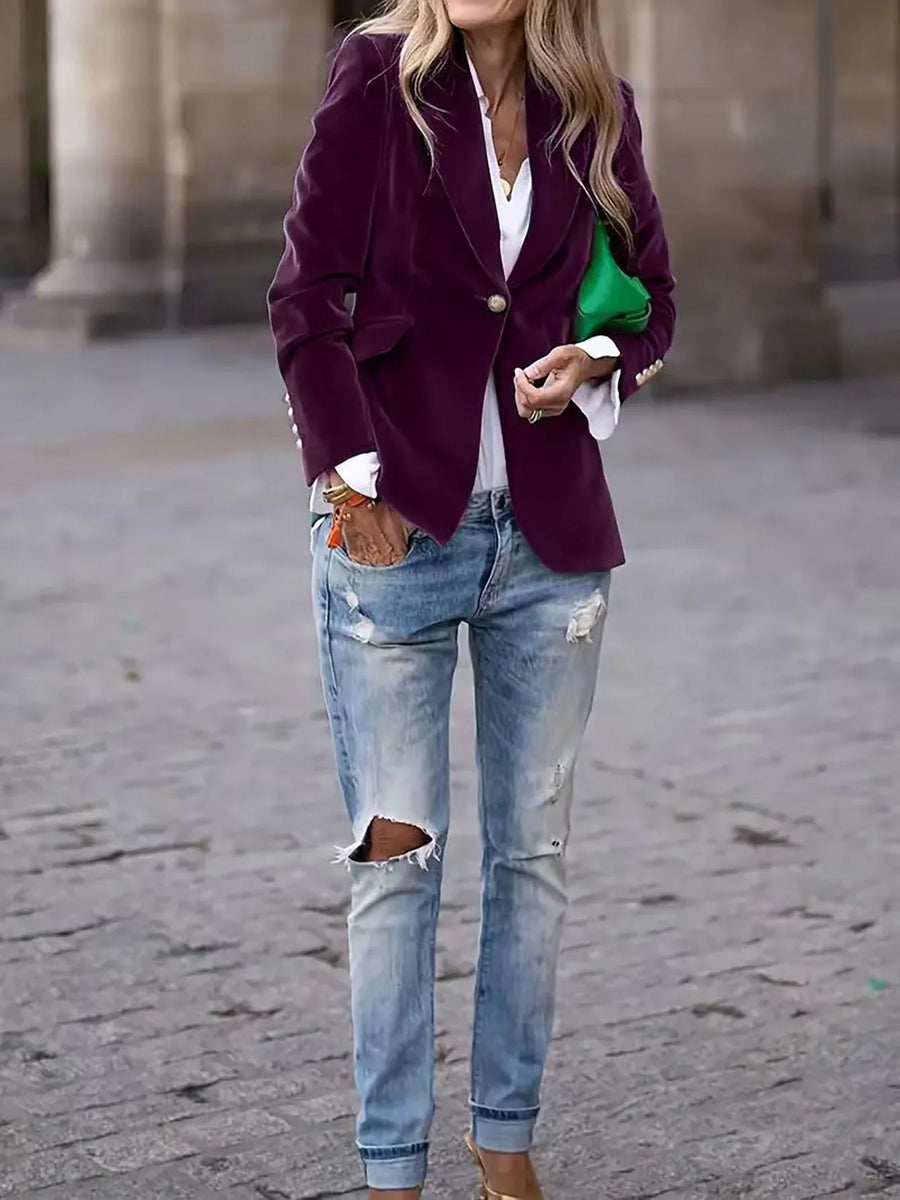 Damen Samtblazer mit Goldknopfdetails und modischem Schnitt