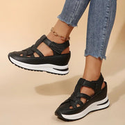 Damen-Sandalen mit Plateau-Sohle und Cut-Out-Design