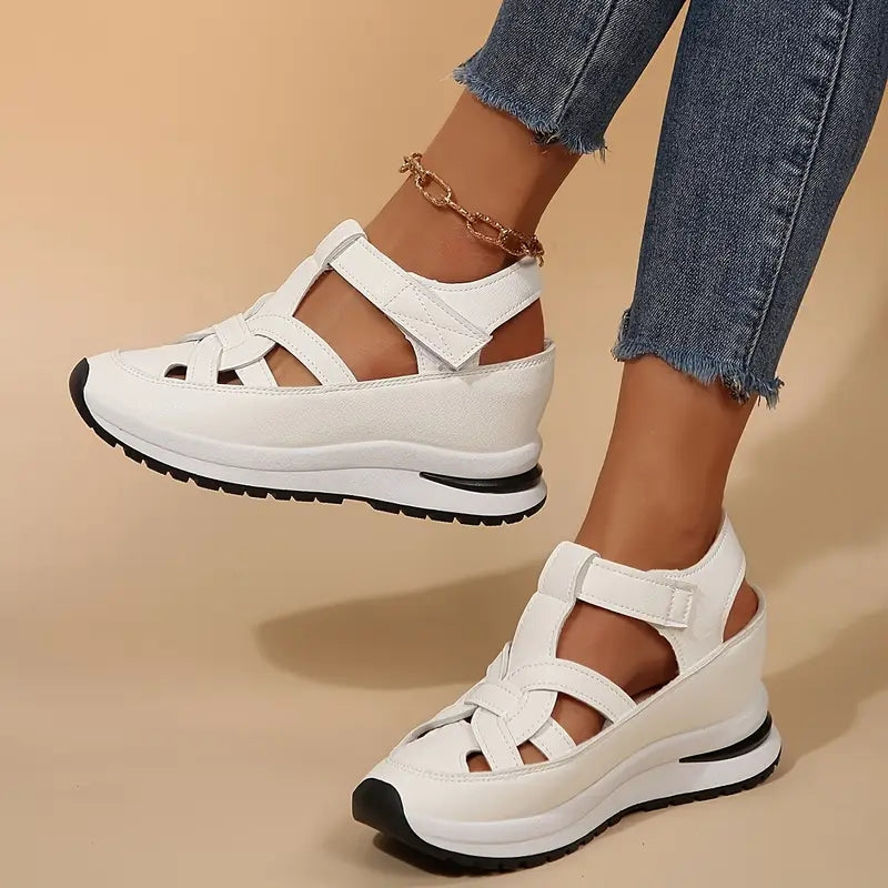 Damen-Sandalen mit Plateau-Sohle und Cut-Out-Design