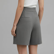 Damen Shorts mit hohem Bund und weitem Bein sowie Falten und zwei Knöpfen