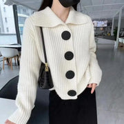 Damen Strickjacke mit großen Knöpfen und stilvollem Kragen