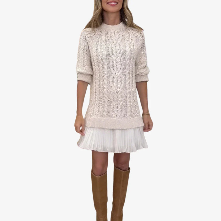 Damenstrickkleid mit Zopfmuster und plissiertem Minirock