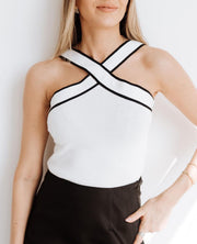 Damen-Tanktop mit überkreuztem Neckholder und Kontrastpaspelierung