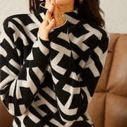 Damenpullover mit geometrischem Muster in Schwarz-Weiß