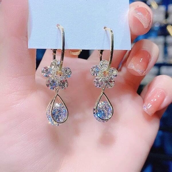 Elara™ Elegante Blumen Glanz