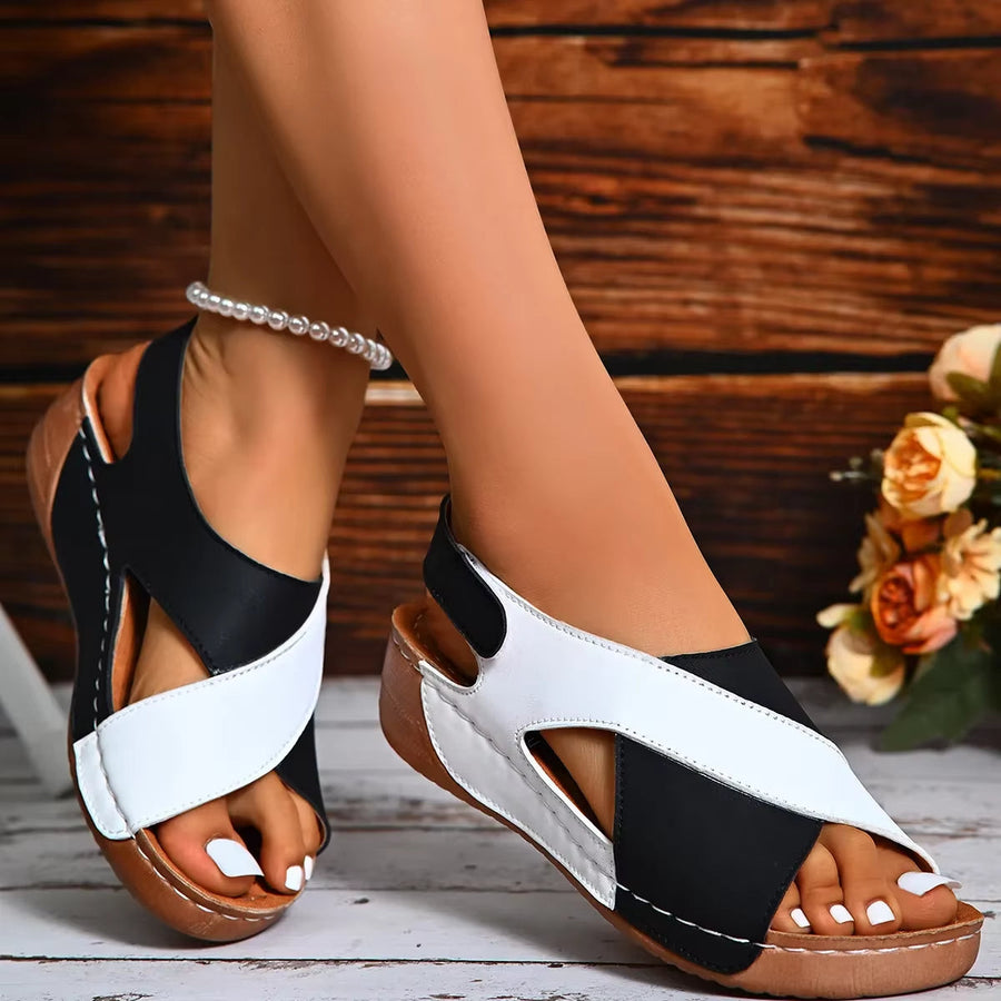 Damen-Sandalen aus Kunstleder mit gekreuzten Riemen - Lía