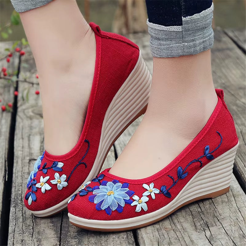 Damen-Keilschuhe mit handgefertigter Blumenstickerei - Amelia