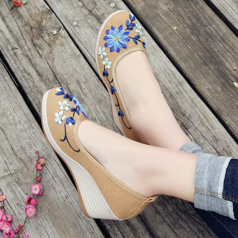 Damen-Keilschuhe mit handgefertigter Blumenstickerei - Amelia