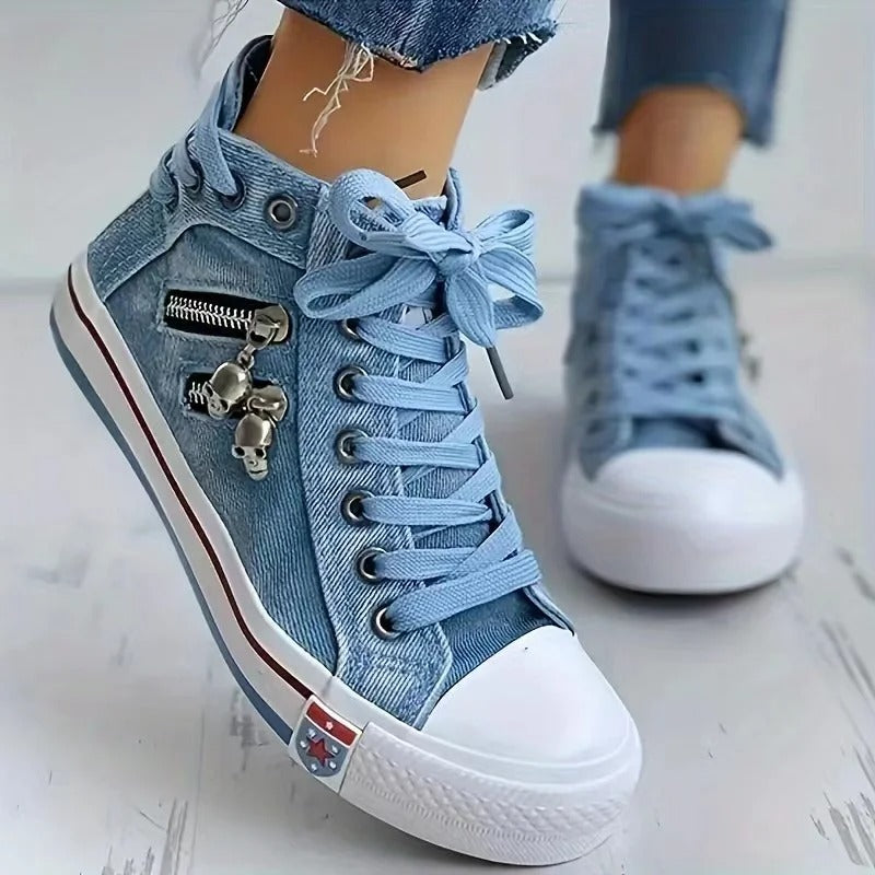 Stylische Herbst-Sneaker für Anna mit Totenkopf-Details und ultimativen Komfort