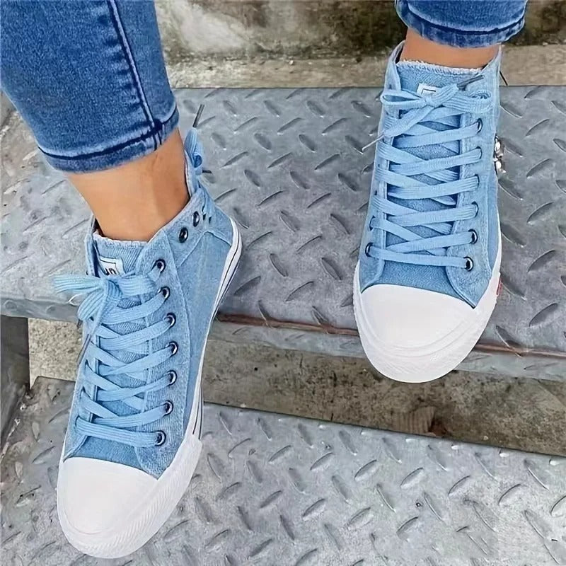 Stylische Herbst-Sneaker für Anna mit Totenkopf-Details und ultimativen Komfort