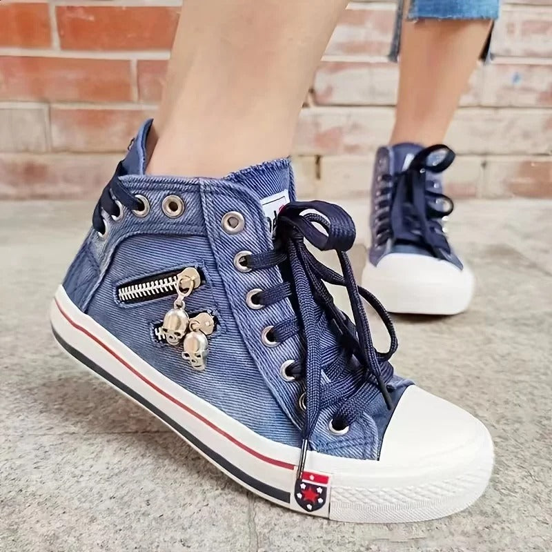 Stylische Herbst-Sneaker für Anna mit Totenkopf-Details und ultimativen Komfort