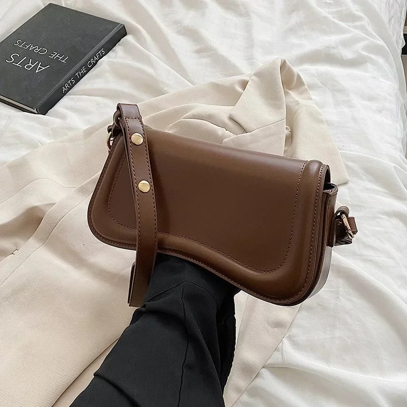 Amal - Handtasche mit gewellter Klappe