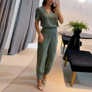 Zweiteiliges Set aus Damenbluse und gemusterter Hose