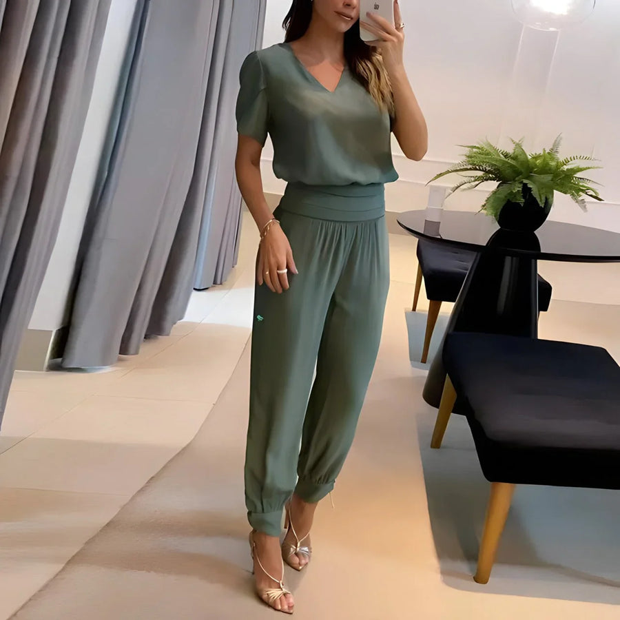 Zweiteiliges Set aus Damenbluse und gemusterter Hose