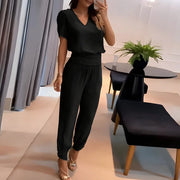 Zweiteiliges Set aus Damenbluse und gemusterter Hose