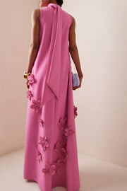 Luxuriöses Maxikleid für Damen mit floralem Design - elegantes Neckholderkleid, sommerlich und stylisch