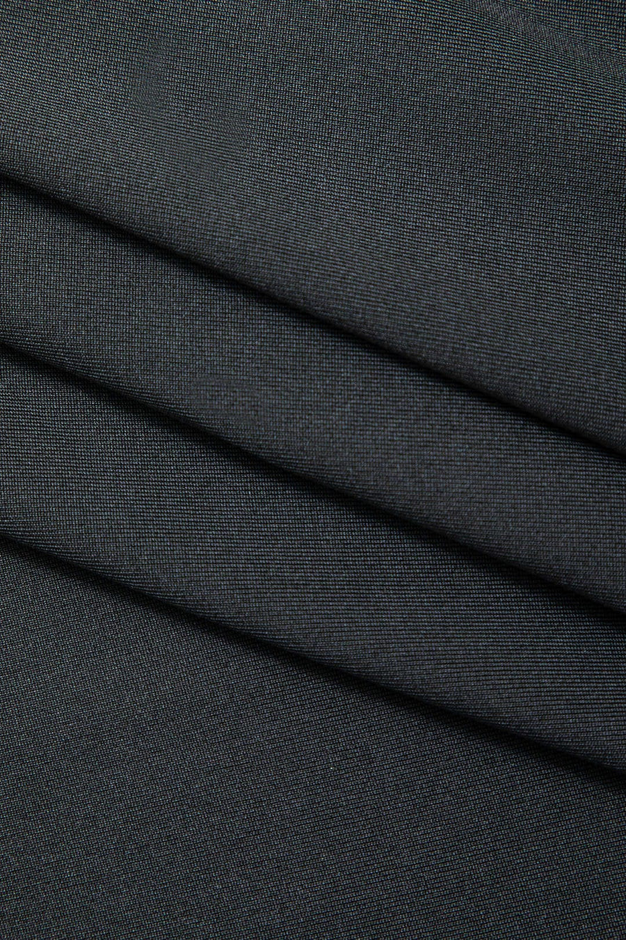 Nyx | Halterneck-Top & Drapierter Minirock – Ein aufregender Look für besondere Nächte