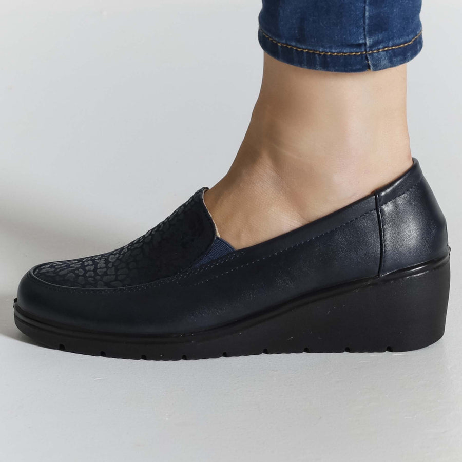 Roose | Elegante Keil-Mokassins mit strukturiertem Detail