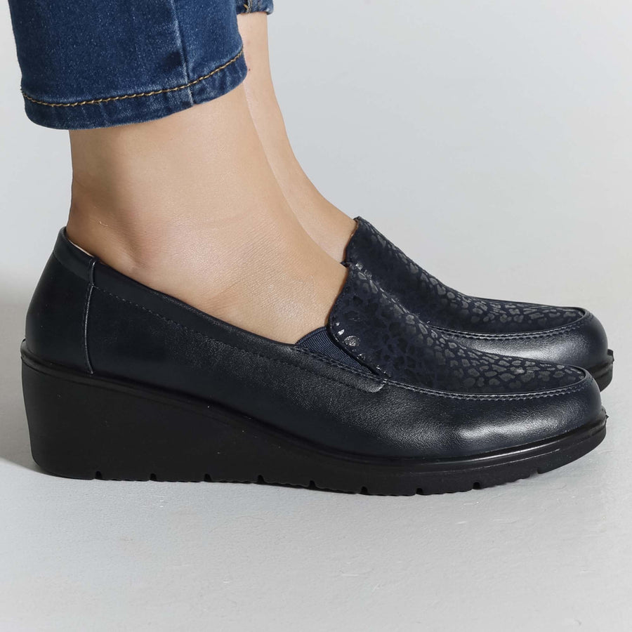 Roose | Elegante Keil-Mokassins mit strukturiertem Detail